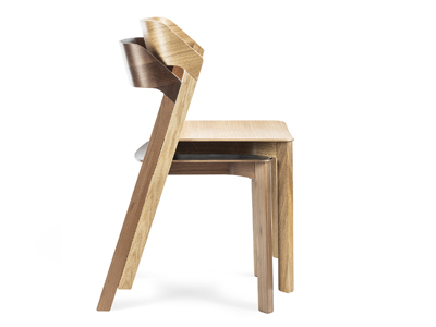 Stohovateln&aacute; židle Merano, design Alexander Gufler, buk, dub nebo americk&yacute; ořech, cena od 7 510 K