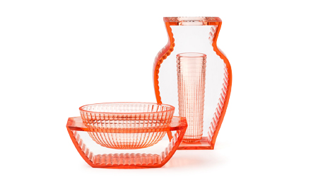 Kolekce v&aacute;z Shine (Kartell), polykarbon&aacute;t, rozměry 14 &times; 29 &times; 15 cm a&nbsp;33 &times; 20 &times; 9,5 cm,  cena 4 346&nbsp;Kč